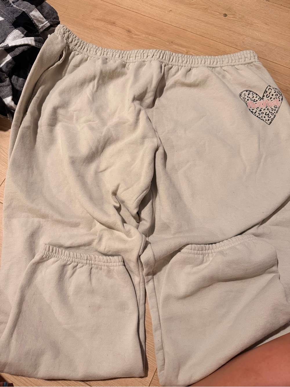 Women  Cream Heart-Accent Sweatpants